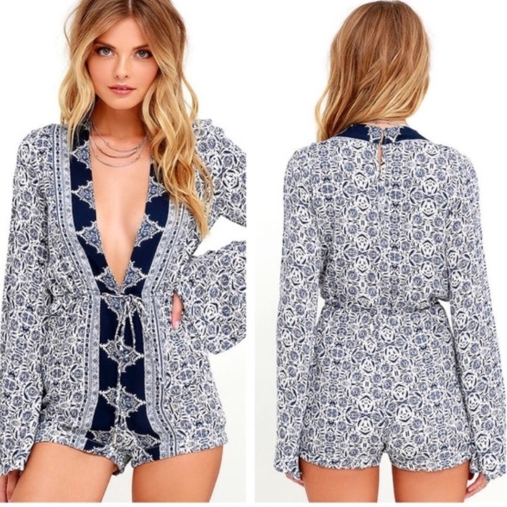 🌻Many Moons Blue Bell Sleeve Romper🌻